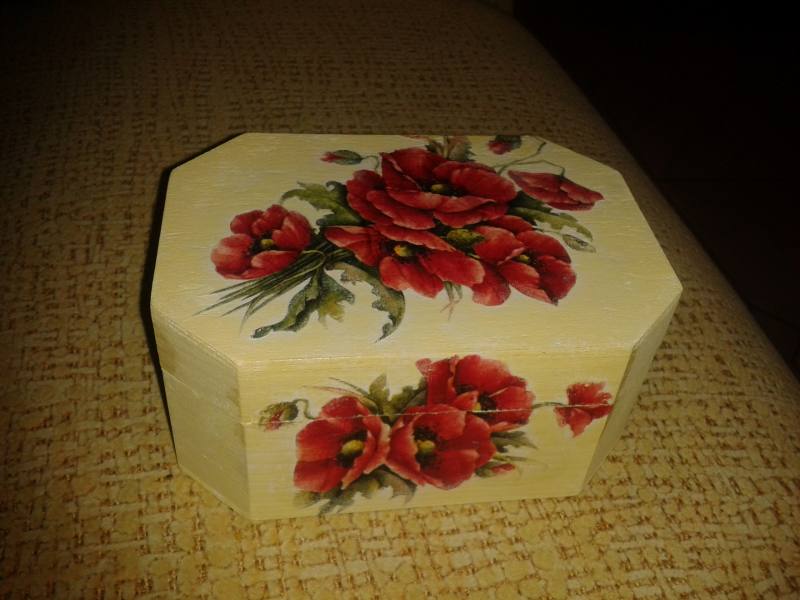 Cajita con amapolas